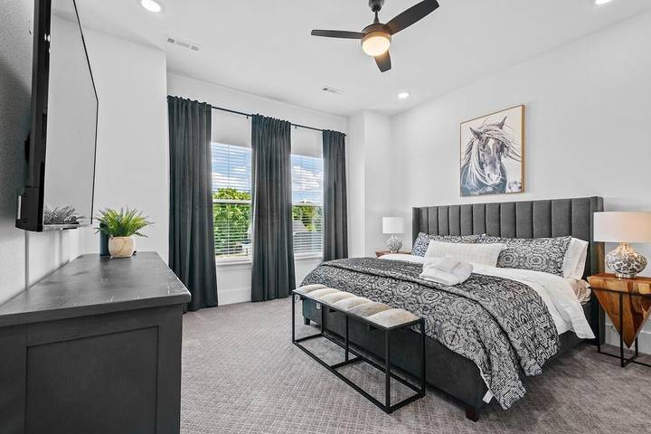 Vacation rental for 10 people, with yard and hot tub as well as balcony in Bentonville