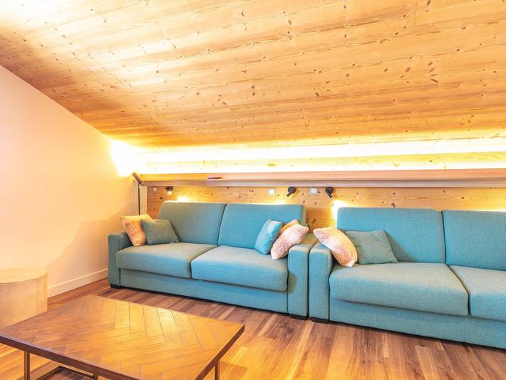 Gîte pour 10 personnes, avec piscine ainsi que sauna et terrasse, adapté aux familles dans Doucy