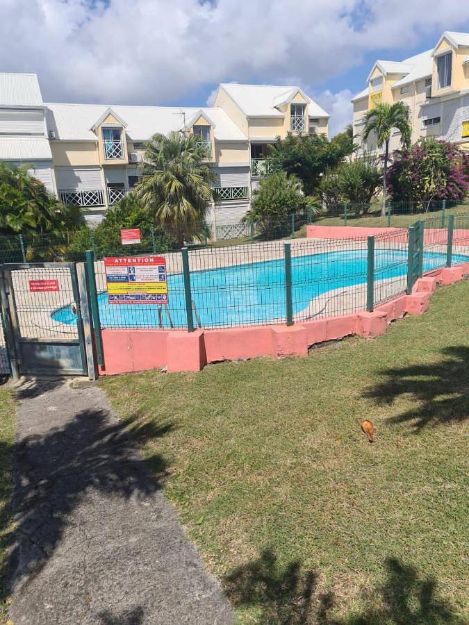 Gîte pour 2 personnes, avec piscine dans Plage de Saint-Félix