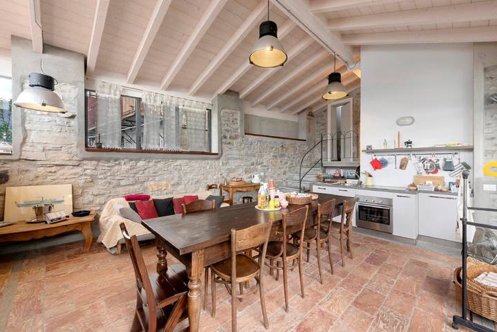 Appartamento intero, Appartamento 'Loft e Veranda sul Lago di Como' con Vista Lago, Wi-Fi e Aria Condizionata in Mezzovico (Blevio), Blevio