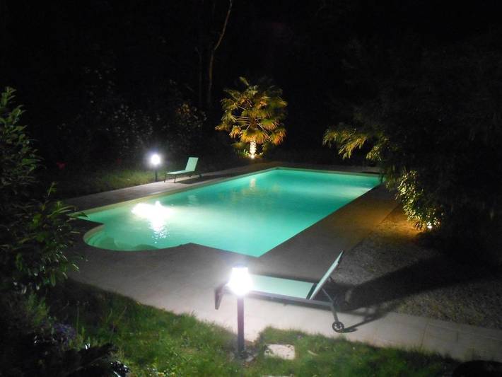 Alojamiento y desayuno para 2 personas, con vistas además de piscina y jardín - 1