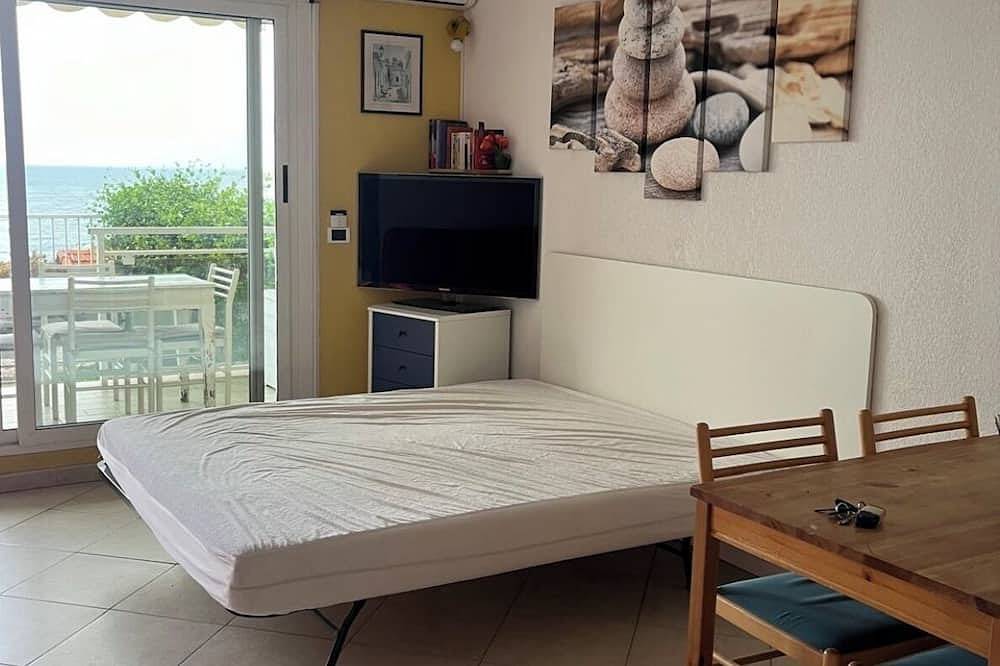Appartement entier, Beau  studio face a la mer,100 mt de la plage du golf bleu in Roquebrune-Cap-Martin, Côte méditerranéenne (France)