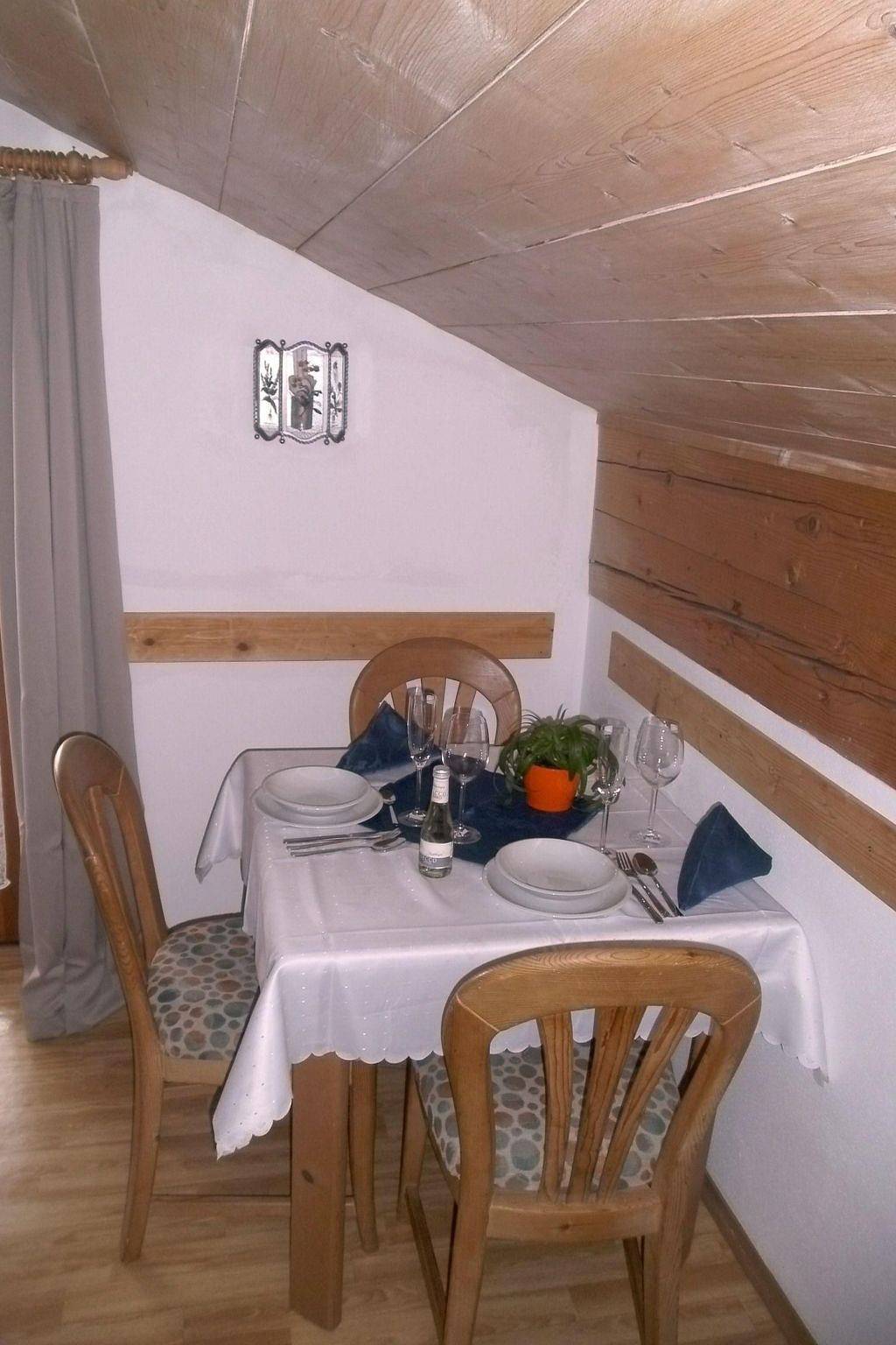 Ganze Wohnung, Dachgeschosswohnung mit toller Aussicht vom Balkon in Bad Bayersoien, Bayerische Alpen