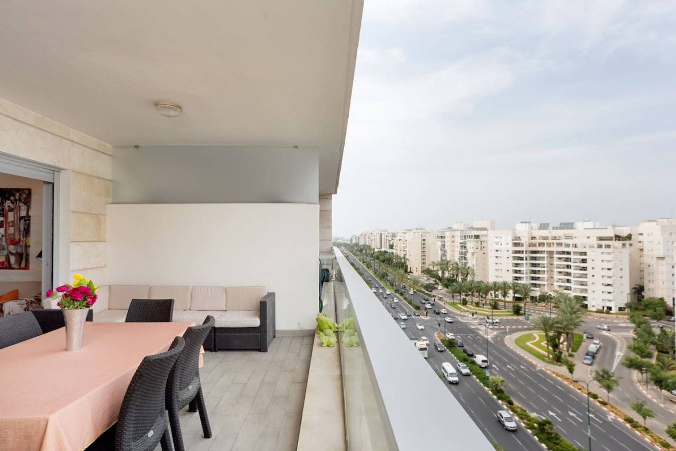 Appartement entier, Urban Gem with Outdoor Lounge in Ramat Aviv, Tel Aviv