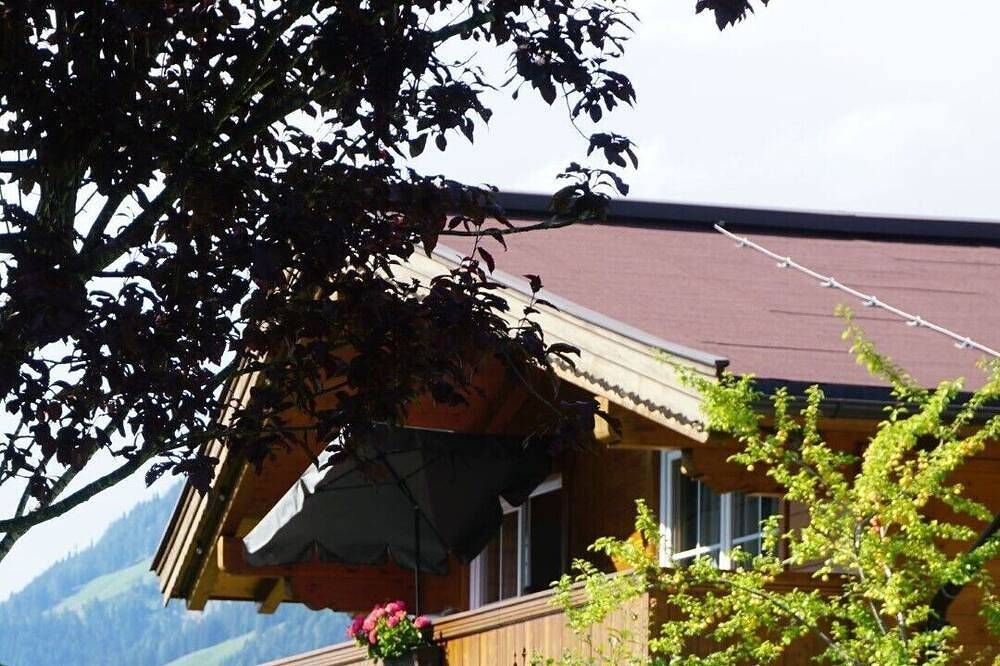 Ganze Wohnung, Feriendorf-Wallenburg / 4-person holiday apartment with balcony in Fieberbrunn, Bezirk Kitzbühel