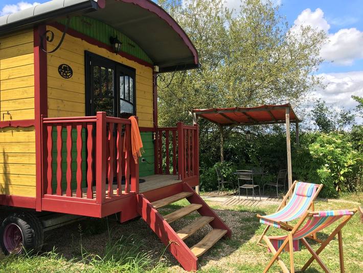 Gîte pour 4 personnes, avec balcon ainsi que jardin et piscine