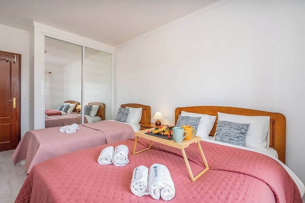 Geheel appartement, Classic & Spacious Flat w/ Balcony in Monte Gordo, Faro District