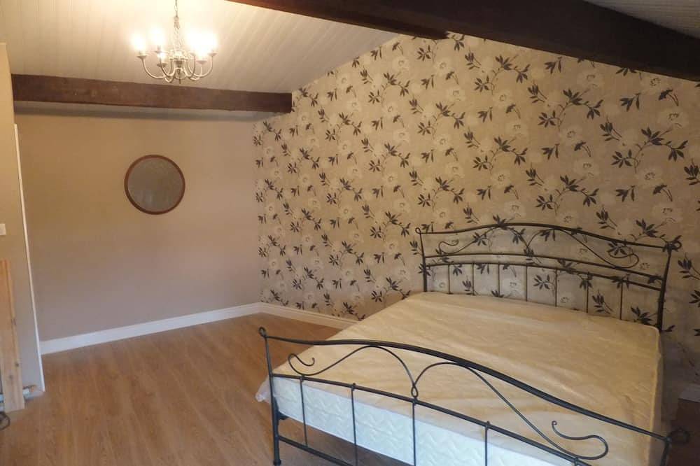 Large House Between Talmont And Mortagne Sur Gironde With Views On Estuary in Chenac-Saint-Seurin-d'Uzet, Saintes region