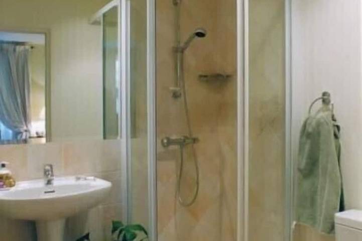 Location de vacances pour 4 personnes, avec jardin ainsi que piscine et terrasse, animaux acceptés à Saint-Rémy-sur-Durolle - 2