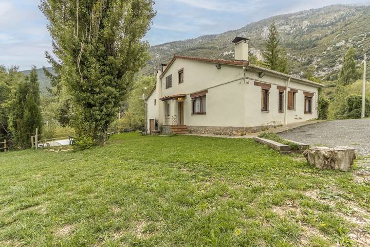 Chalet para 18 personas, con jardín y vistas al lago, Se admiten mascotas en Provincia de Lleida - 2