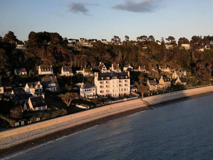 Location de vacances pour 2 personnes, avec balcon ainsi que piscine et jardin, adapté aux familles dans Plage Tresmeur - 4