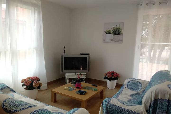 Apartamento de vacaciones para 6 personas, con piscina además de balcón y jardín - 1