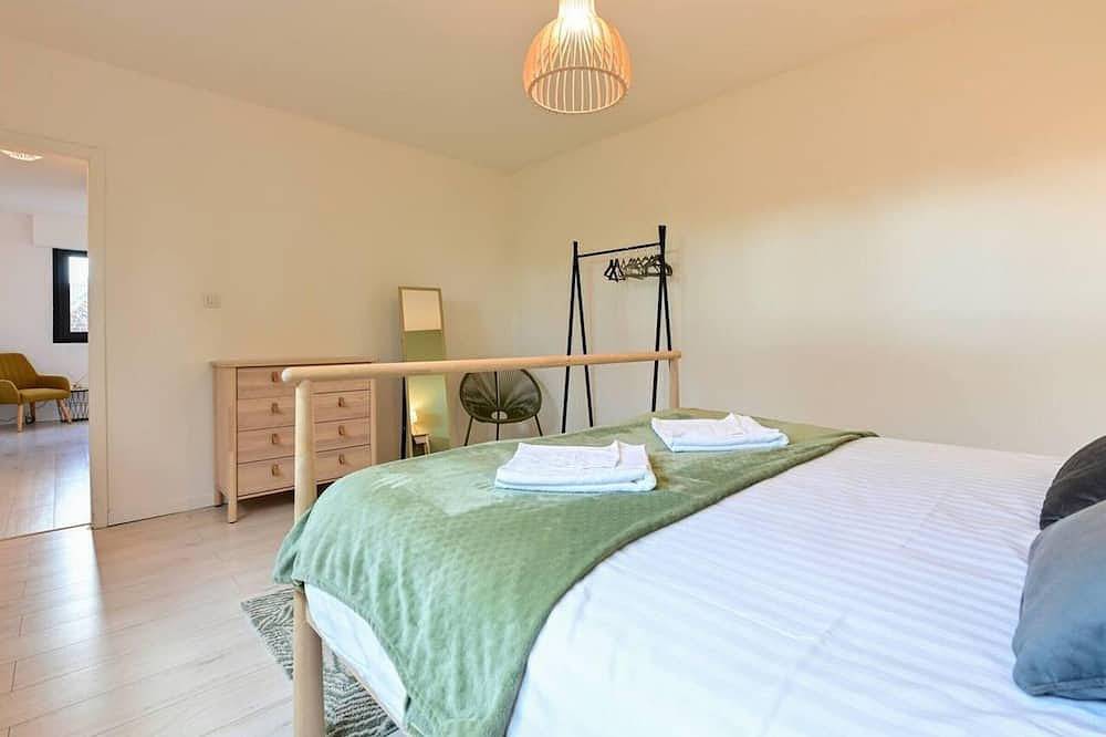 Spacious house near Lille, with garden and parking in Marcq-en-Barœul, Lille region