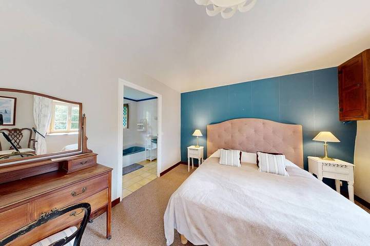 Gîte pour 30 personnes, avec Balcon ainsi que Jardin et Piscine à Hambye - 4
