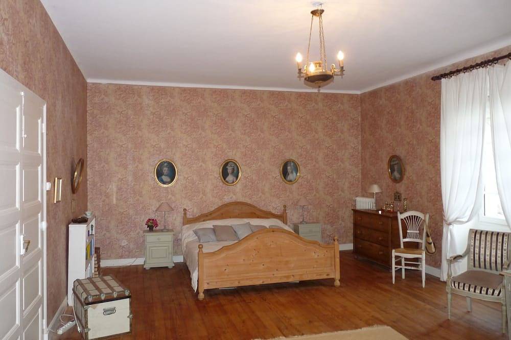 Appartement entier, Gite dans demeure ancienne dans domaine viticole. in Banne, Parc national des Cévennes