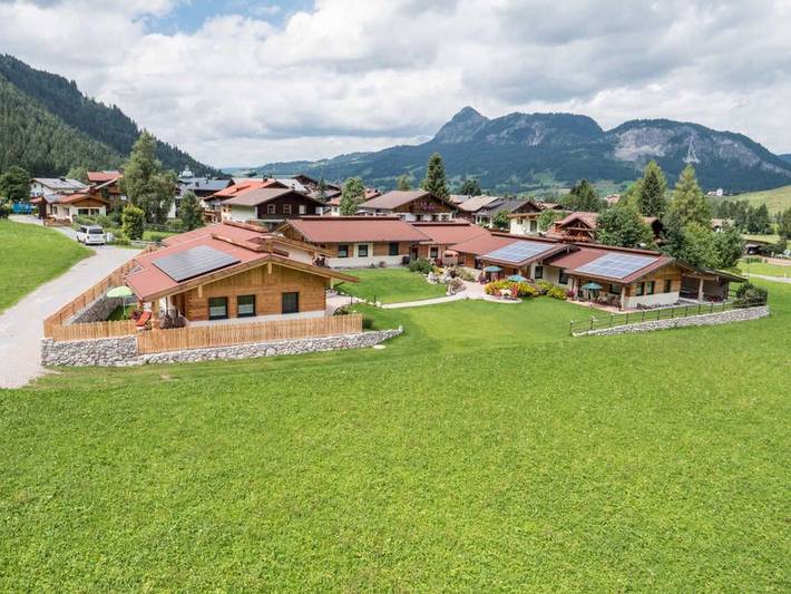 Ferienpark für 4 Personen, mit Seeblick und Sauna sowie Ausblick und Garten in Tirol