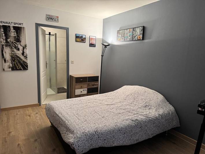 Location de vacances pour 2 personnes, avec terrasse ainsi que jardin et piscine à Sargé-lès-le-Mans - 3