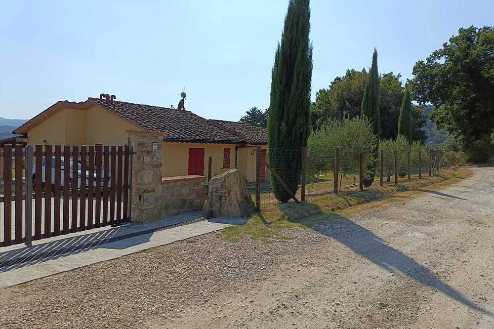 Toskana: Haus \"Alte Abtei\" unter den Olivenbäumen mit Pool in Monteverdi Marittimo, Etruskische Küste