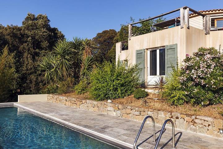 Chambre d’hôte pour 4 personnes, avec piscine et jardin, animaux acceptés en Corse-du-Sud - 4