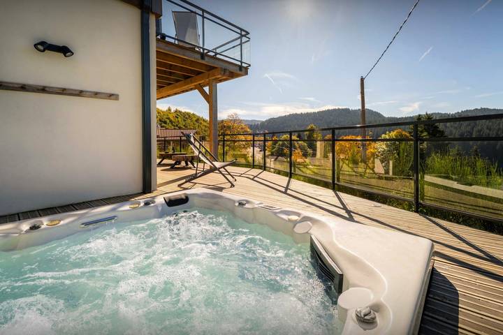 Chalet pour 6 personnes, avec jardin ainsi que jacuzzi et sauna dans les Vosges