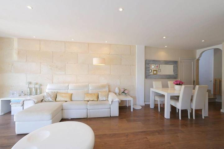 Holiday Home "Casa Mediterraneo" close to the Beach with Lake View, Wi-Fi, A/C, Terrace & Garden in Playa de Alcúdia, Alcúdia