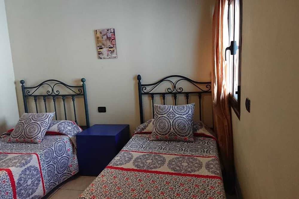 Luxury Villa Ocean Views. Private Heated Pool, Jacuzzi, Bbq, Wifi, Cars Parking in Candelaria, Tenerife Sur