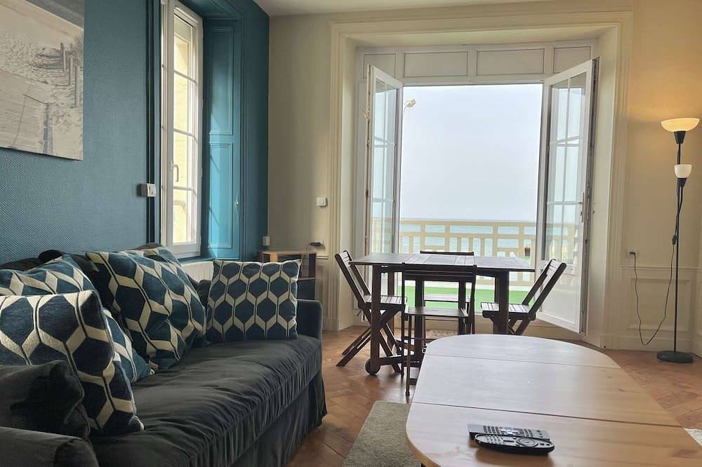 Entire apartment, Evasion vue mer D-Day pontoons, quai Arromanches in Arromanches-les-Bains, Bayeux region