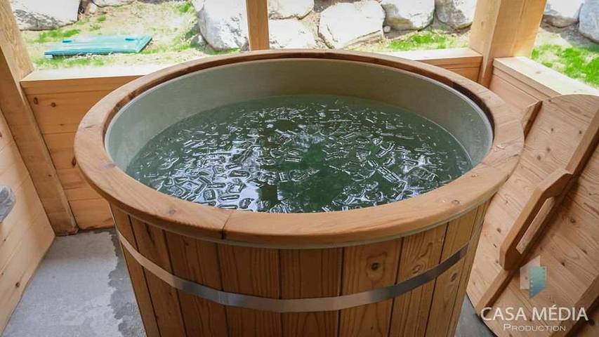 Gîte pour 4 personnes, avec jacuzzi et sauna dans Saint Donat De Montcalm - 2