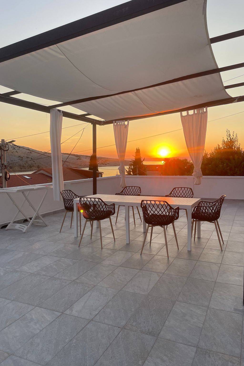 Ganze Wohnung, Mit Blick auf das Wasser in Lopar, Rab