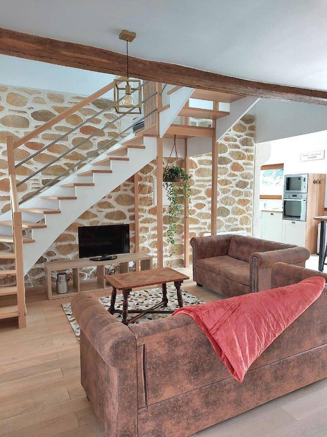 Gîte pour 7 personnes, avec terrasse et jardin à Lacres