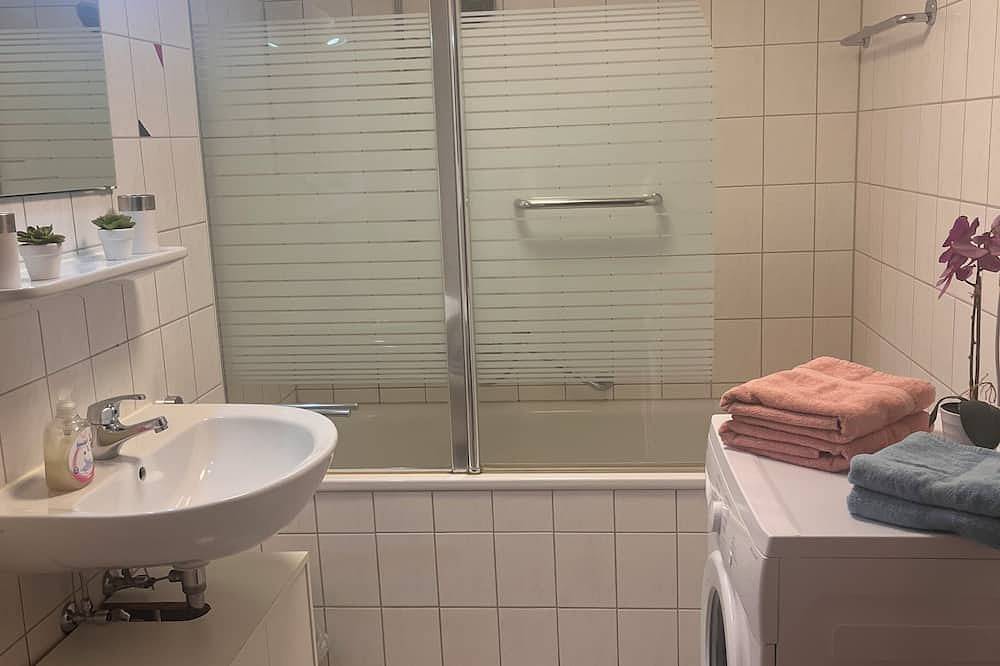 Ganze Wohnung, S4 Zentrum Whg Bayreuth Toplage zum Rotmaincenter, Balkon, Klima,Wlan,Helle Whg in Frankenalb