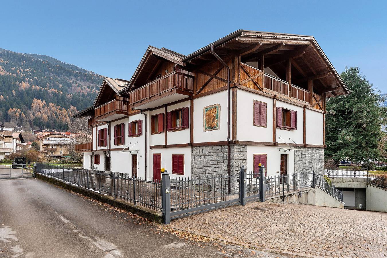 Appartement de vacances 'Jack Apartment au centre de Pinzolo' avec vue montagne, jardin privé et balcon in Pinzolo, Massif de Brenta