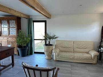 Gîte pour 5 personnes, avec jardin ainsi que terrasse et vue à Naucelles