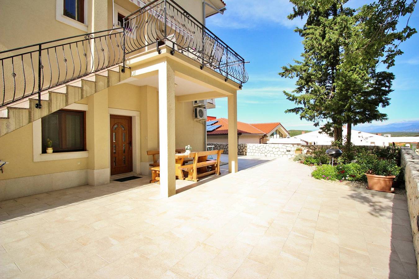 Ganze Wohnung, Apartment Ivanka - 200 m vom Meer, in der Nähe des Strandes, privater Parkplatz, Terrasse in Soline, Krk