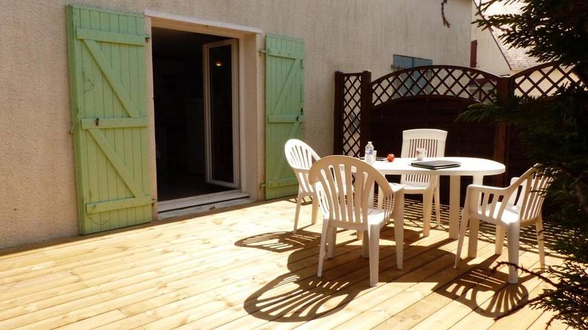 Location de vacances pour 3 personnes, avec Terrasse ainsi que Jardin et Piscine dans Kerhillio - 2