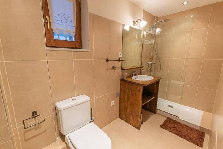 Gîte pour 8 personnes, avec balcon à Estavar - 4