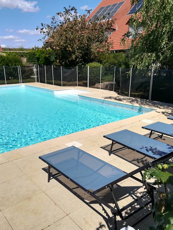 Gîte pour 5 personnes, avec Terrasse ainsi que Jardin et Piscine