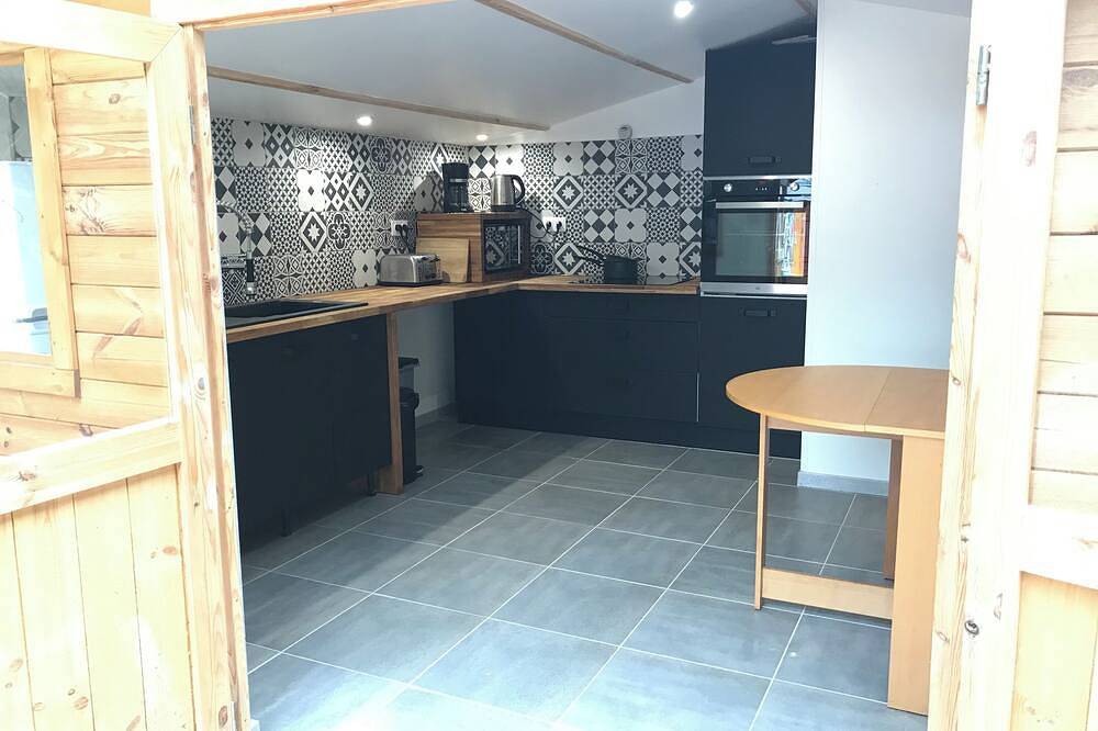Mongolian Yurt set in beautiful gardens with private kitchen/bathroom & jacuzzi in Ernes, Région de Caen