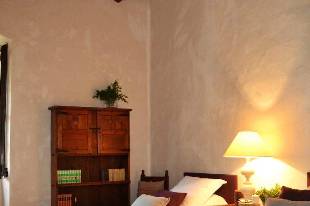 Masia Sitges Mas Peirot.  Authentic, Impressive Garden , 2 min. Beach in Cunit, Costa Dorada