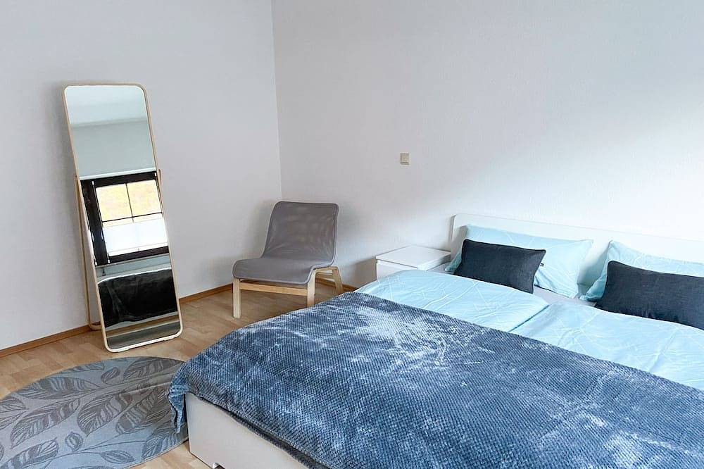 Ganze Wohnung, Neu eingerichtete Ferienwohnung mit traumhaftem Blick auf die Burg in Dahn, Pfalz