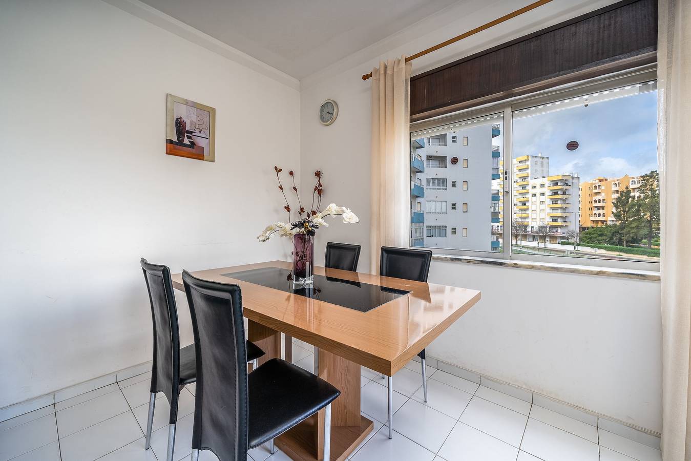 Ganze Wohnung, Apartment 'T2 Premium' mit Gemeinschaftspool, Wlan und Klimaanlage in Praia da Rocha, Portimão