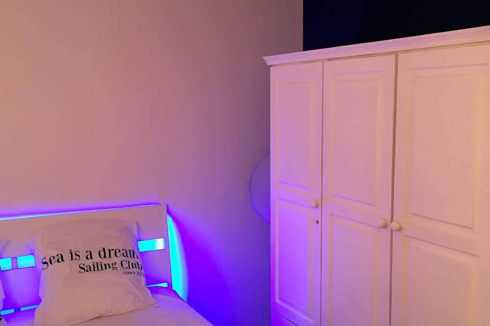 Ganze Wohnung, Sea view - T3 - 10 mn from station in Toulon, Toulon Region