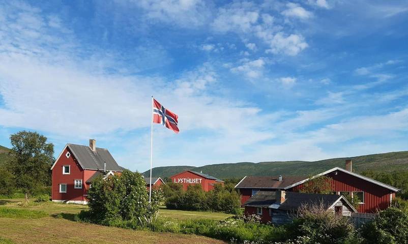 Camping for 5 personer, Balkong og Terrasse i tillegg til Hage og Sauna i Finnmark