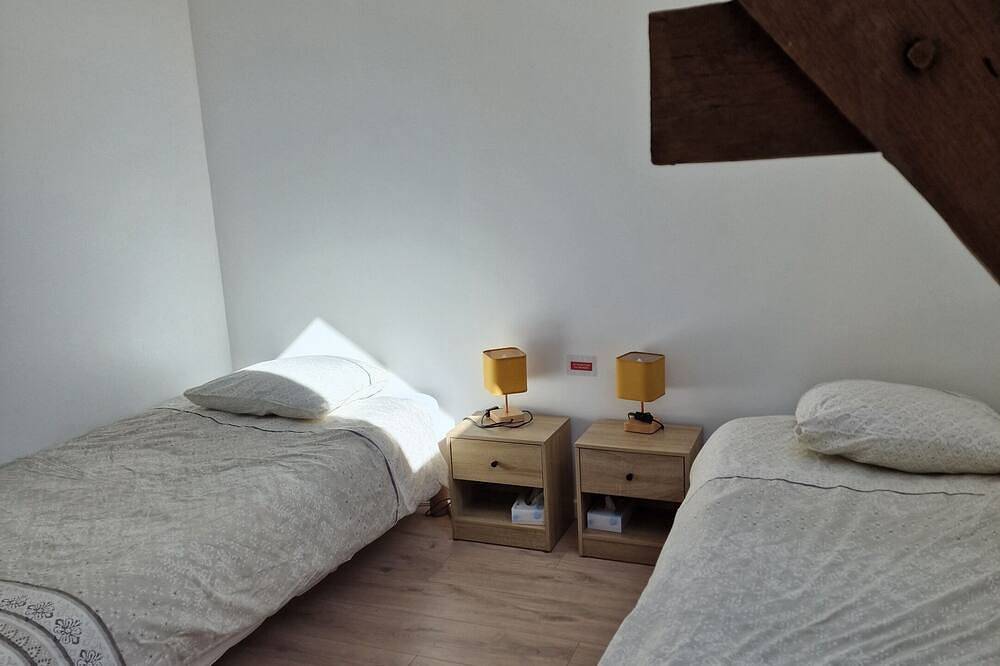 Jolie maison en pierre entièrement rénovée 15A in Saint-Berthevin, Mayenne