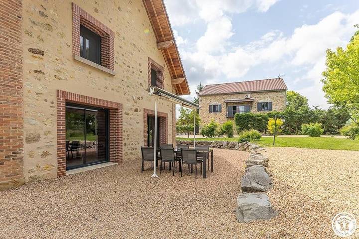 Location de vacances pour 4 personnes, avec jardin et balcon dans Glaine-Montaigut