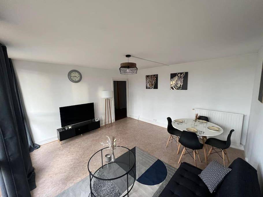 Appartement entier, Two-Bedroom Apartment in Méry-sur-Oise, Val-d'Oise