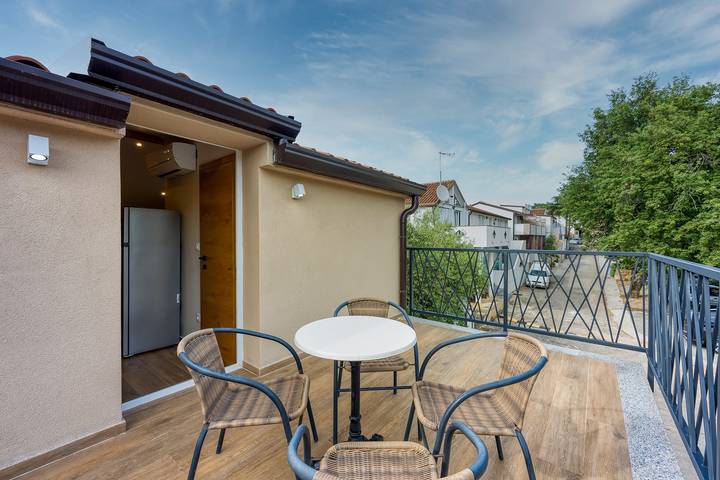 Ferienwohnung für 6 Personen, mit Balkon in Katoro