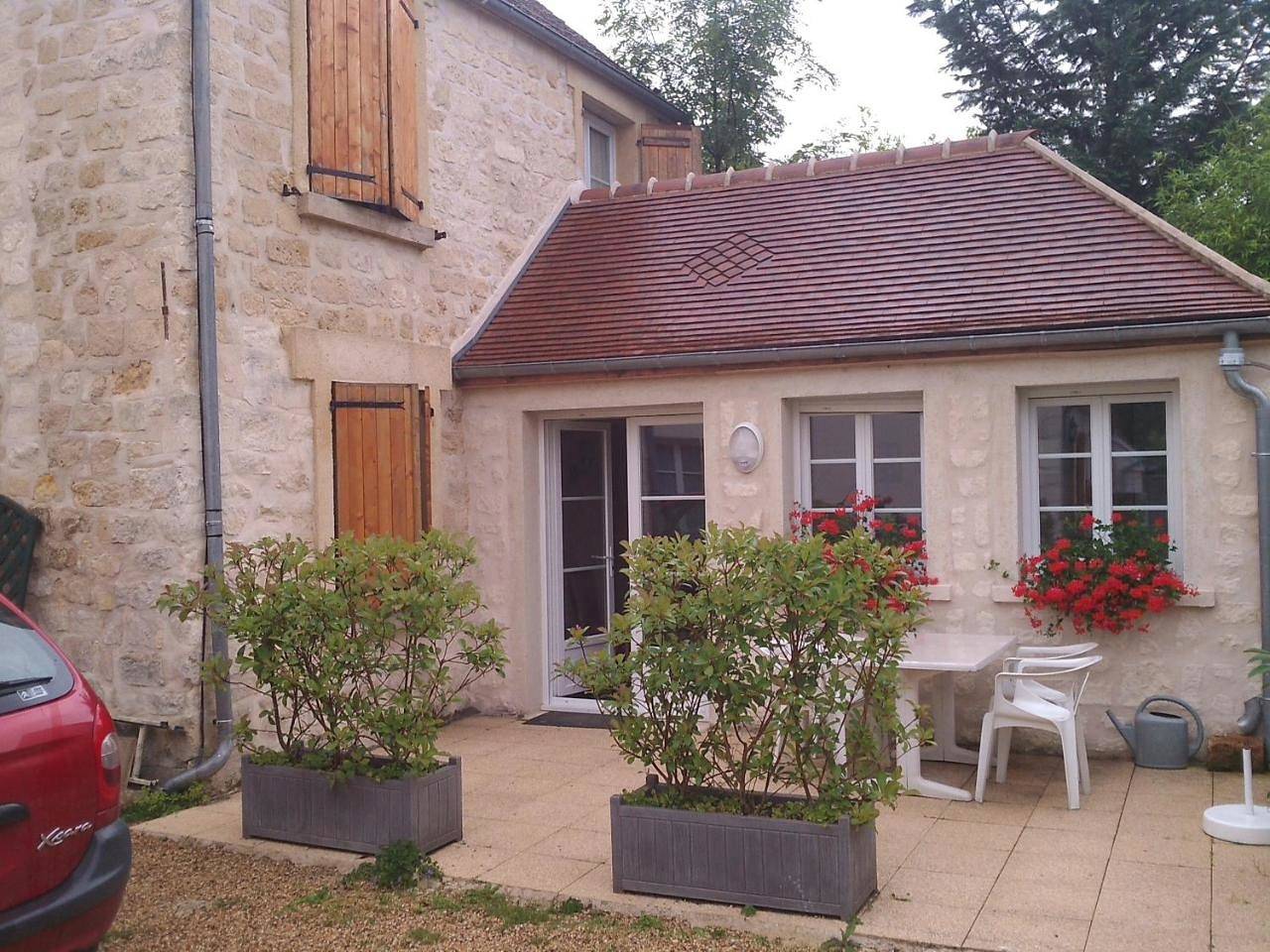 One-Bedroom House in Coye-la-Forêt, Oise