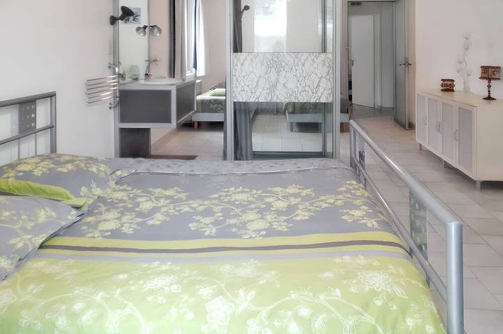 Location de vacances pour 14 personnes, avec terrasse ainsi que sauna et jardin à Meynes - 3