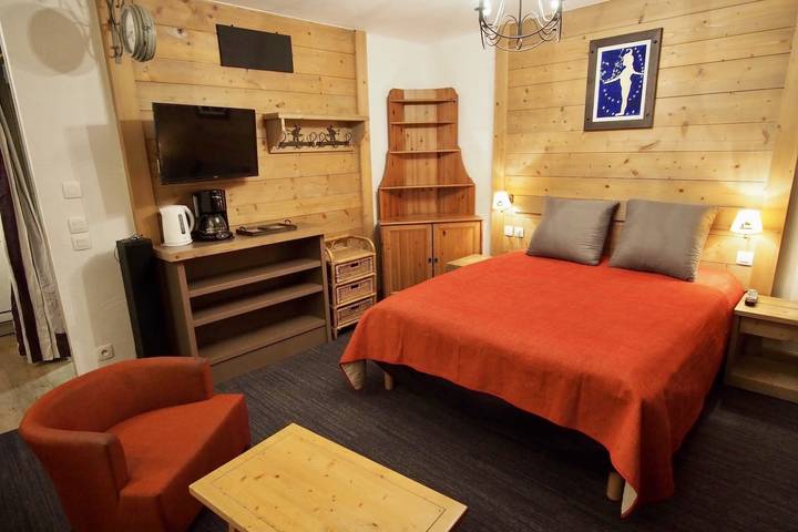 Location de vacances pour 4 personnes, avec piscine ainsi que sauna et balcon, animaux acceptés à Risoul